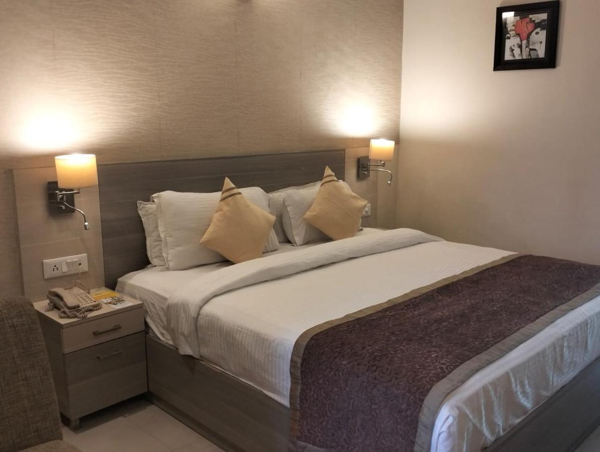 Days Hotel Neemrana Buitenkant foto