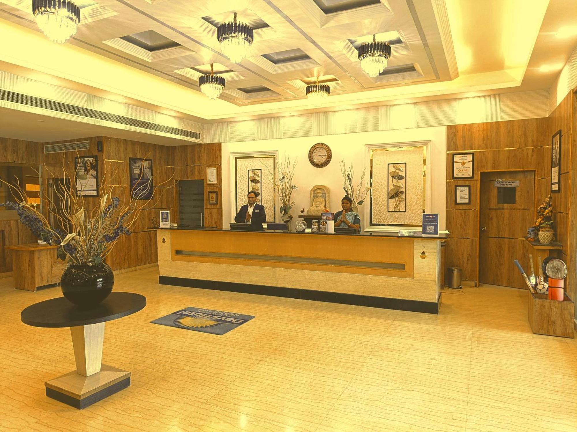 Days Hotel Neemrana Buitenkant foto