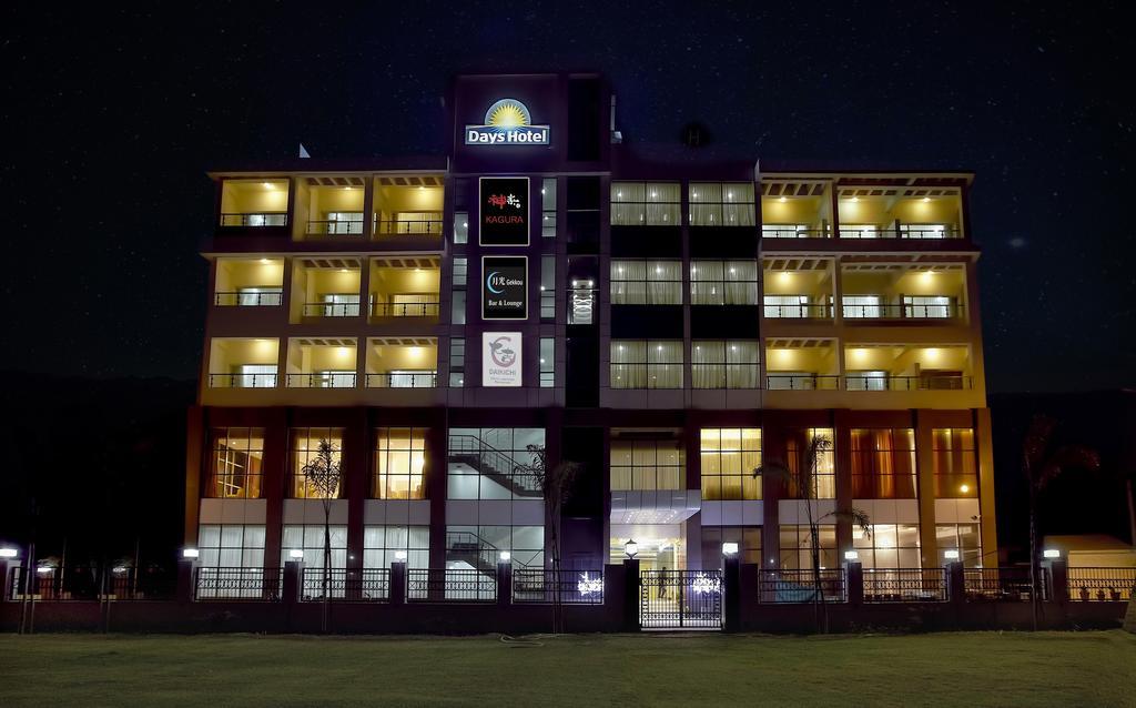 Days Hotel Neemrana Buitenkant foto