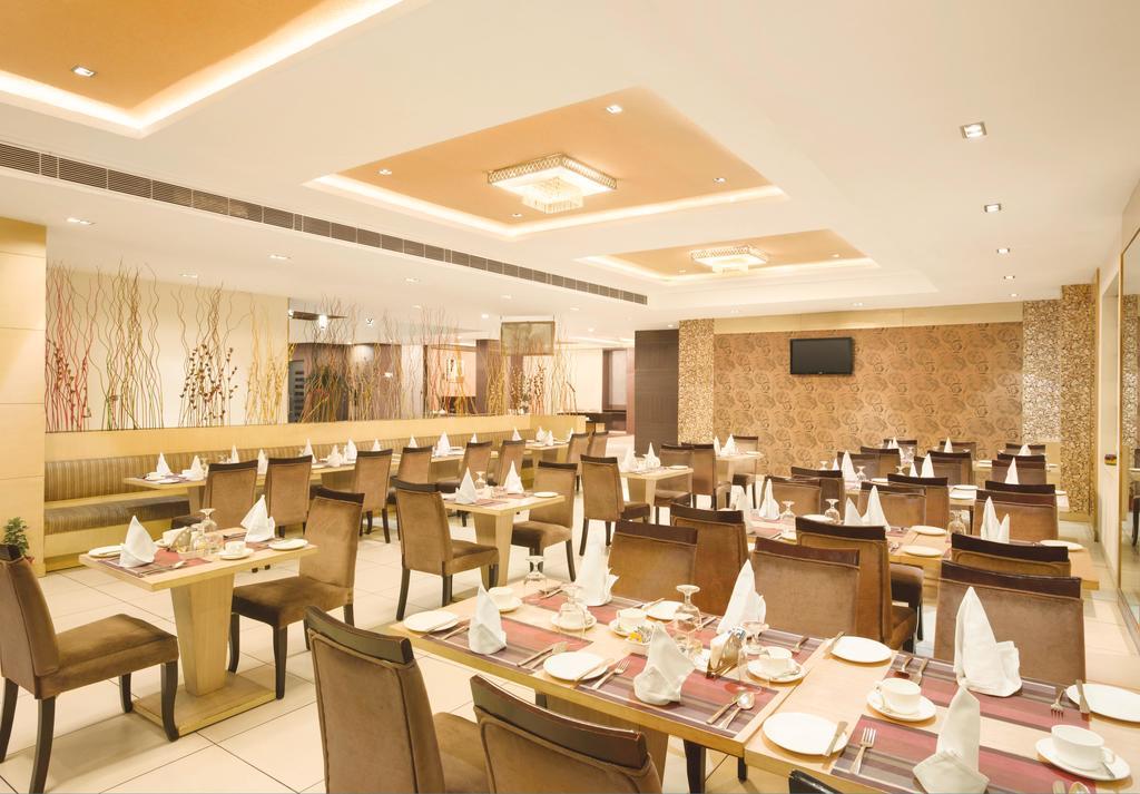 Days Hotel Neemrana Buitenkant foto