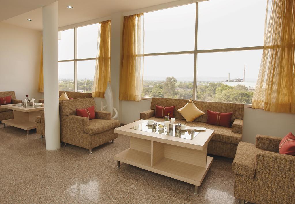 Days Hotel Neemrana Buitenkant foto