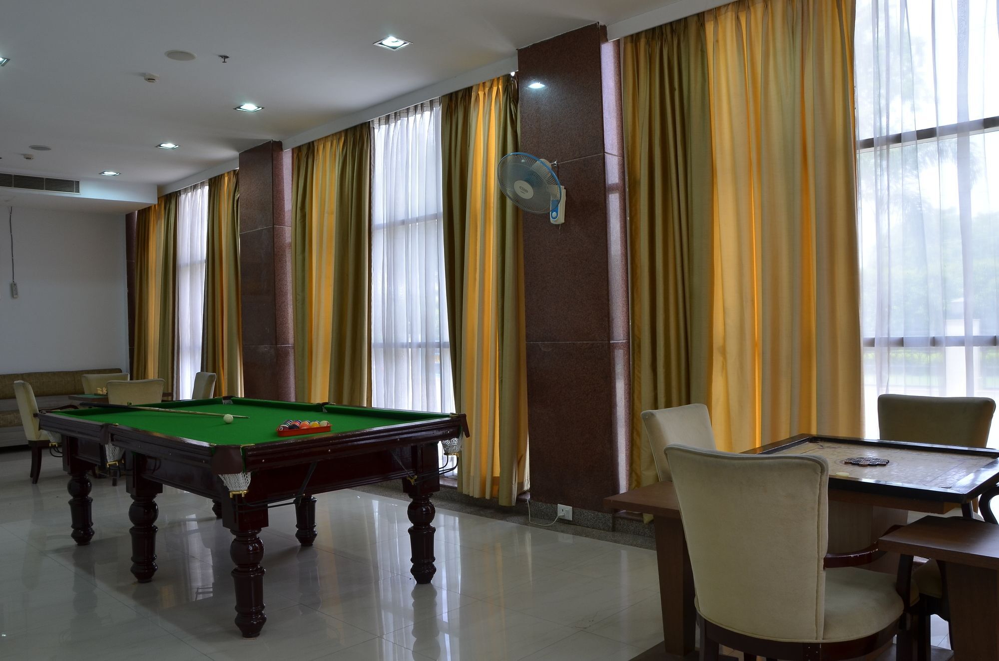 Days Hotel Neemrana Buitenkant foto