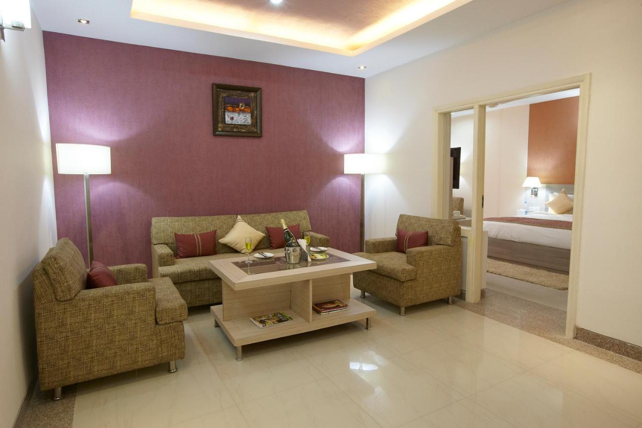 Days Hotel Neemrana Buitenkant foto